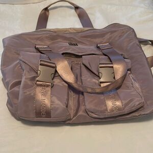 Steve Madden satin 3 inside 3 outside pockets